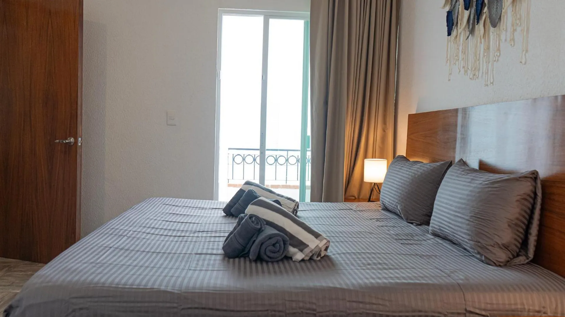 Modern 2Br Apt-3 Baths-Pool-Wi-Fi-Steps To Beach Playa del Carmen 0*,  Meksika